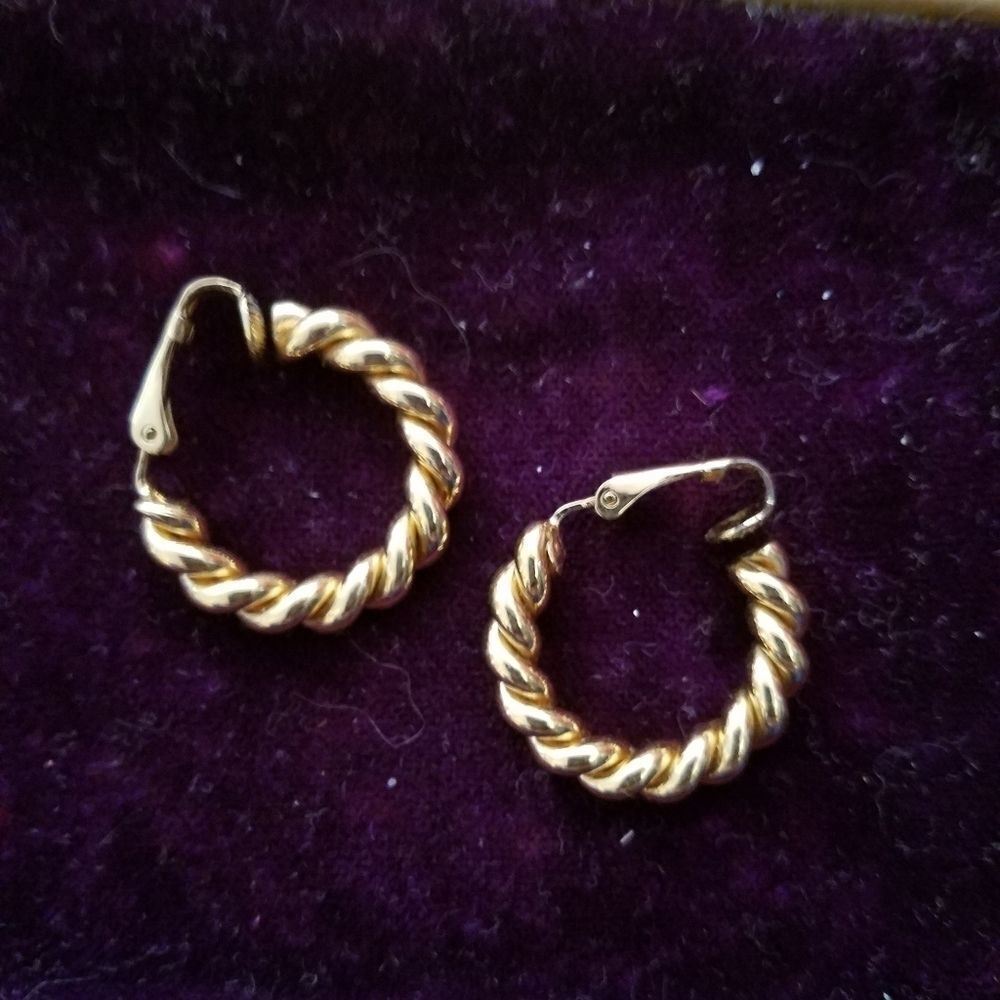 Women’s Goldtone Hoop Clip-On Earrings Vintage Style Classic Fashion